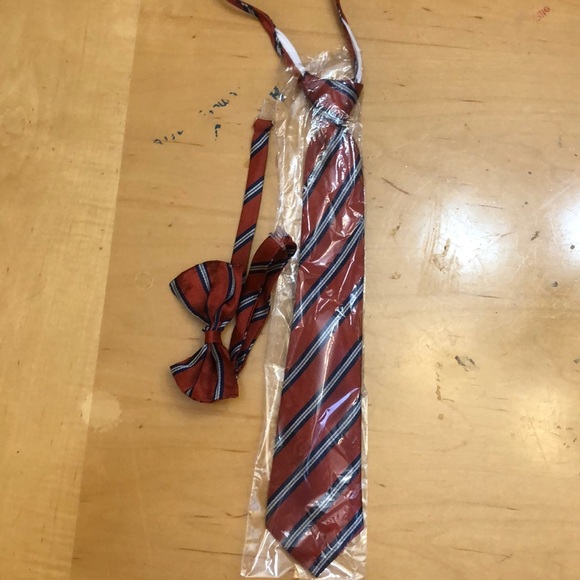 Kids tie/bow tie. Apps size 10-12 - Picture 1 of 1
